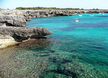 www.pescaturismomenorca.com excursiones en barco a Cala Blanca en Menorca